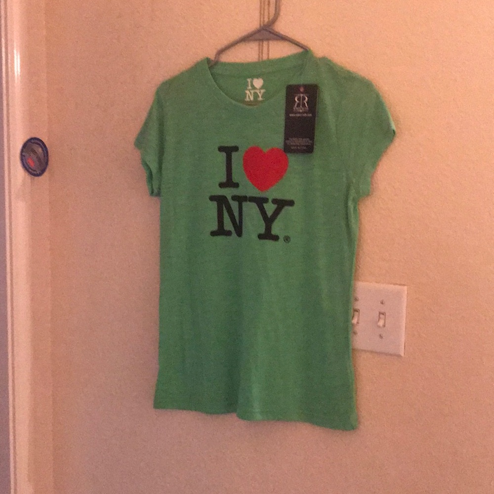 Awesome New I ❤️ NY green Robin Ruth shirt!!